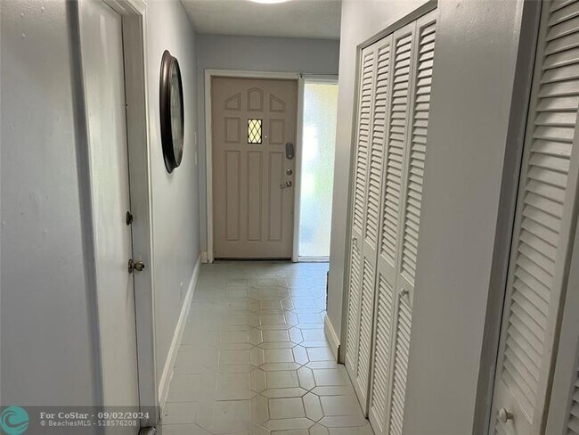 Building Photo - 11190 NW 39th Ct