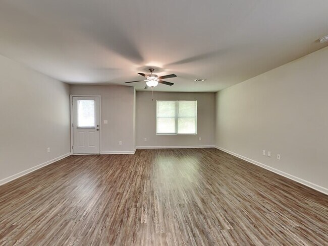 Building Photo - Lovely home in Covington GA  with one mont...