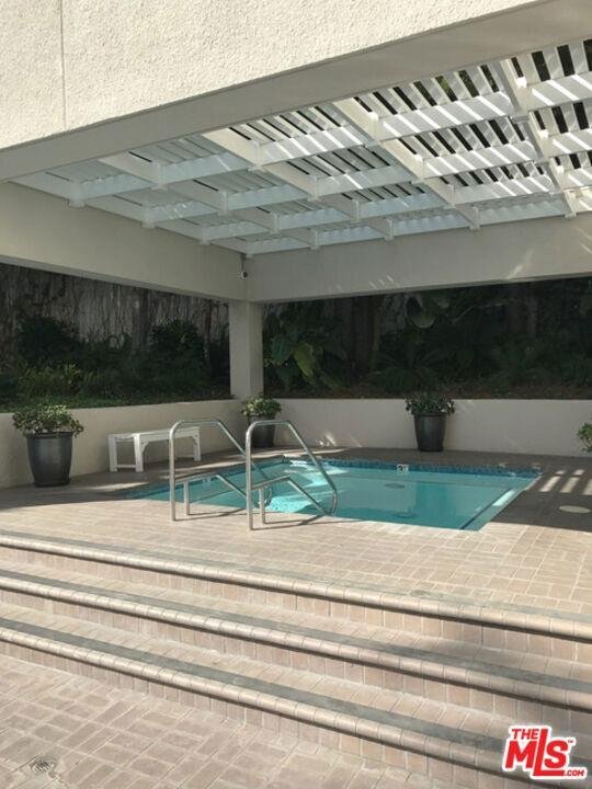 Primary Photo - 1131 Alta Loma Road Apt #407, West Hollywo...