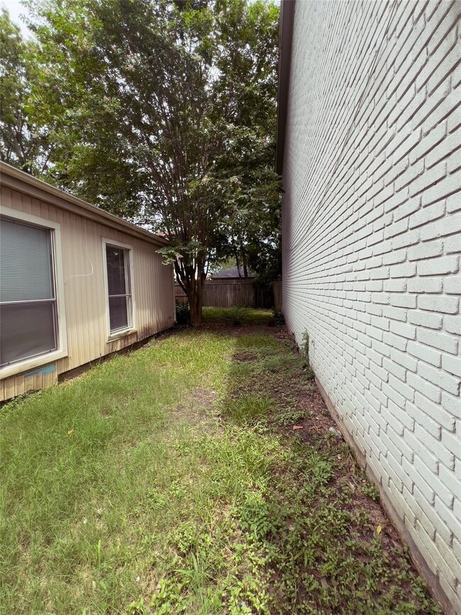 Building Photo - 2827 Waypark Dr