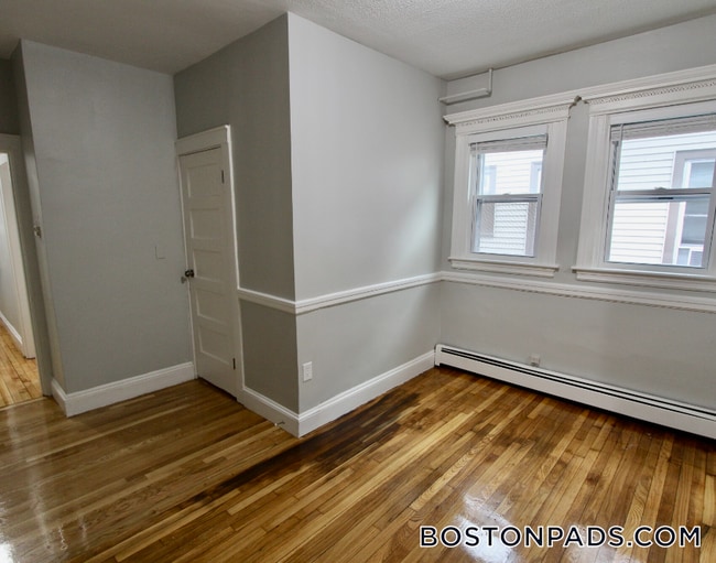 Building Photo - 55 Estes St