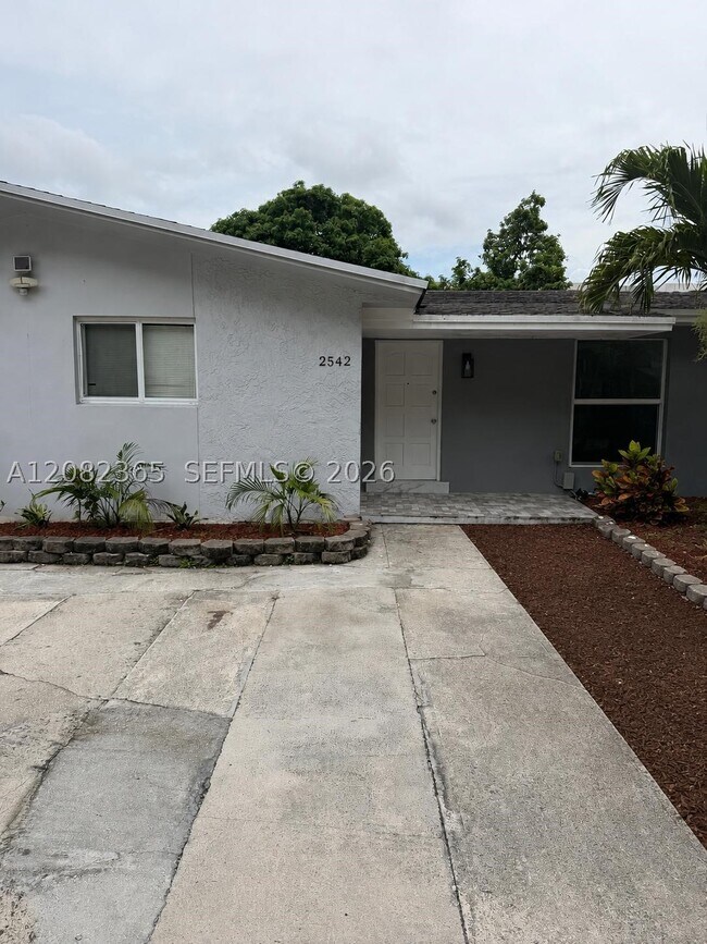 Foto del edificio - 2542 NE 182nd St