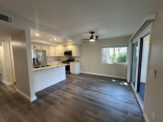 Foto del edificio - 367 N Melrose Dr