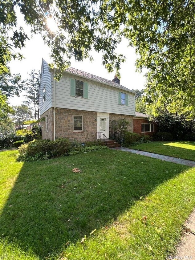 Primary Photo - 80-88-88 Chevy Chase St