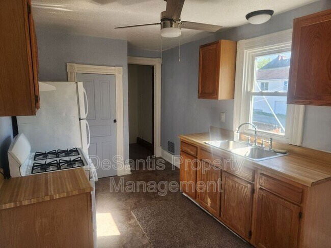 Building Photo - 506 Ridge Ave