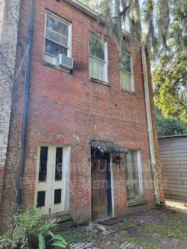 Building Photo - 112 NE 1st St