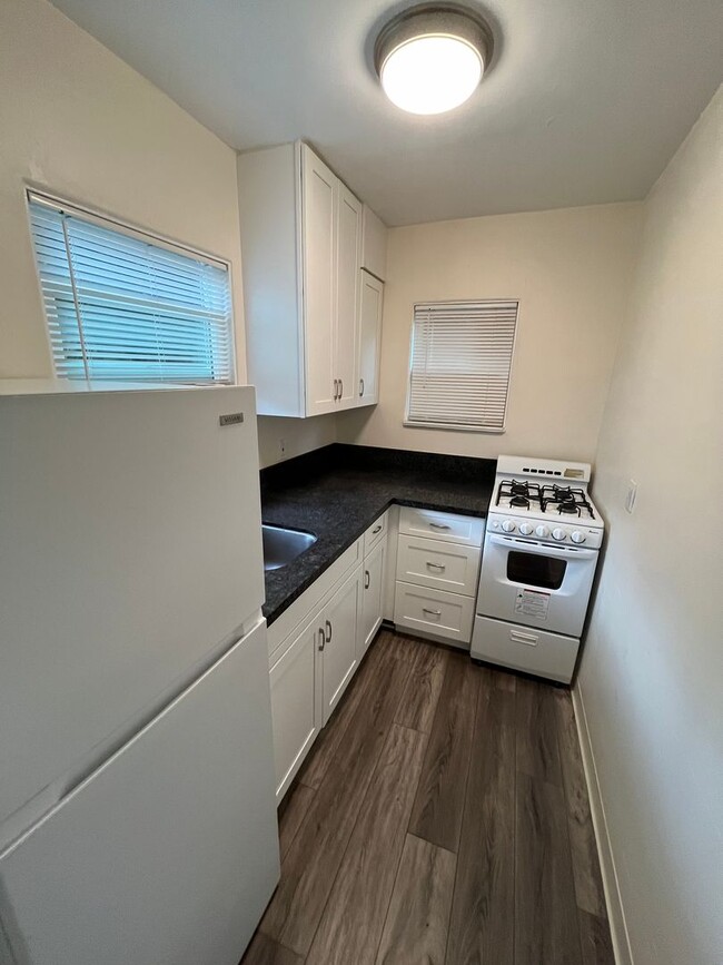Foto del edificio - PERFECTLY LOCATED STUDIO IN DOWNTOWN SOUTH PARK WITH GARAGE! ONLY $1,595/mo!