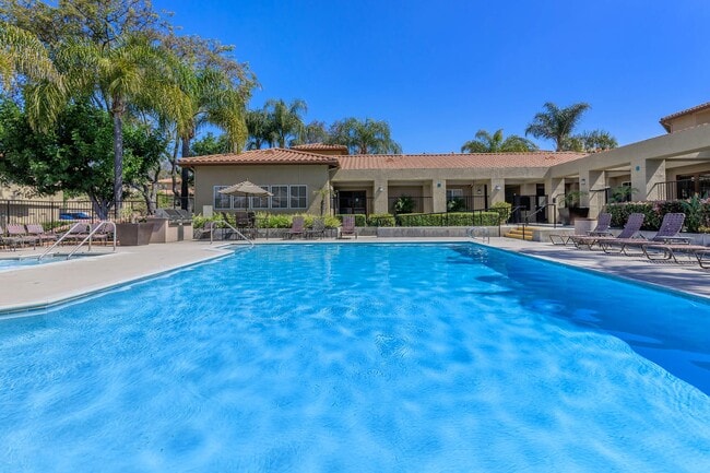 Foto del edificio - Villas Antonio Apartment Homes