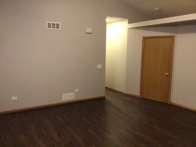 Building Photo - 440 N Aspen Drive