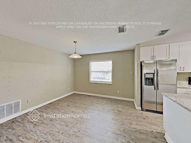 Building Photo - 1601 Aster Dr