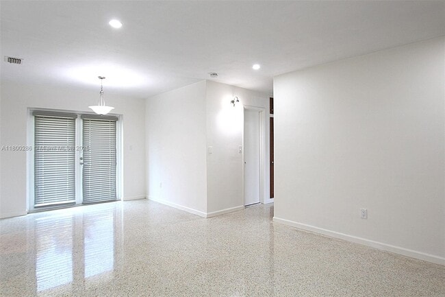Building Photo - 6203 SW 108th Pl