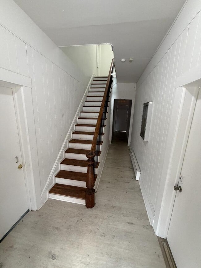 Building Photo - 19 Walnut St