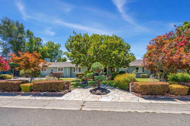 Foto del edificio - 3220 Fieldcrest Dr