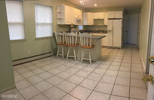 Building Photo - 1 br, 1 bath Apartment - 80 Walbridge Ave