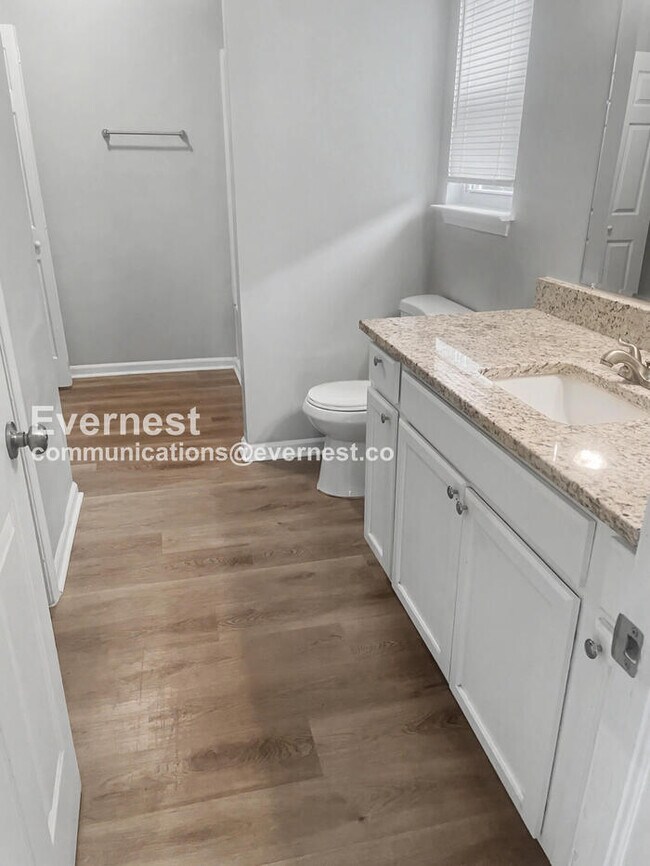 Building Photo - 3 Bed, 2 Bath Home with Off-Street Parking / Pet-Friendly / Vouchers Accepted / Available Now!