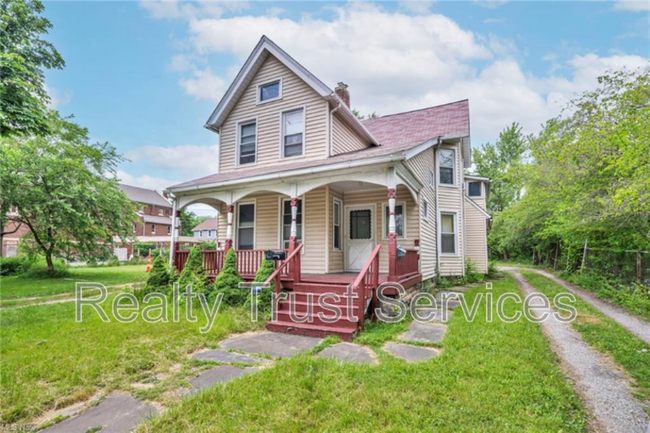 Building Photo - 3200 Denison Ave