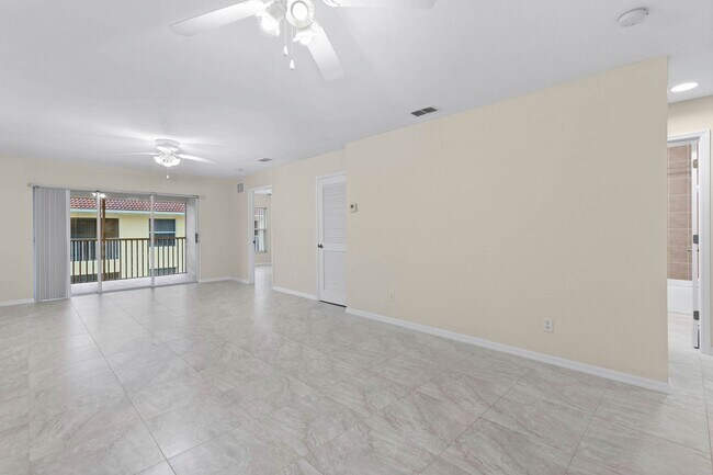 Building Photo - Centrally Located 2 Bed 2 Bath Newly Remod...