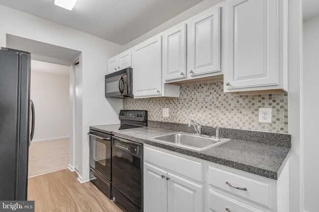 Photo - 7806 Hanover Pkwy Townhome