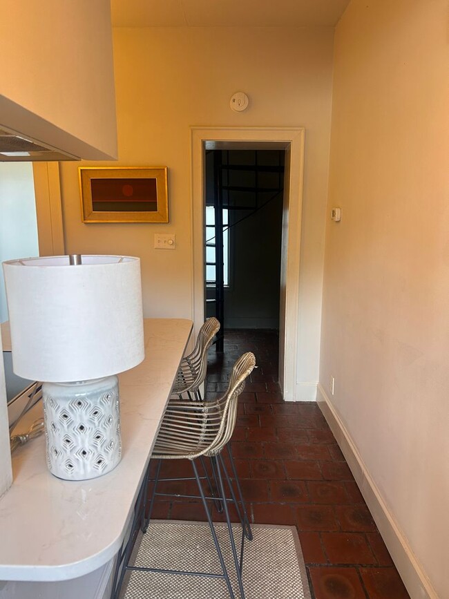 Foto del edificio - 1 BED | 1 BATH | FURNISHED - HISTORIC DIST...