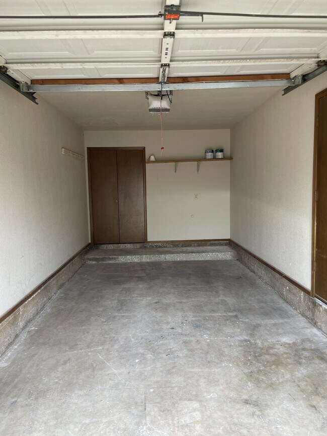 Building Photo - 110 N Baumann Ave