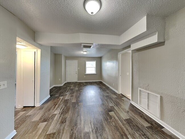 Foto del edificio - 8081 45th St N
