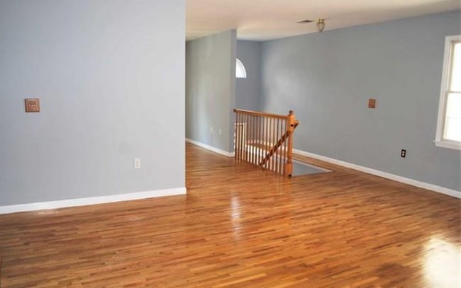 ENTRY WAY - 590 Schuyler Ave