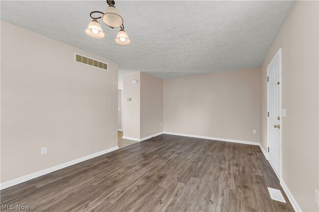 Building Photo - 1218 W 24th St