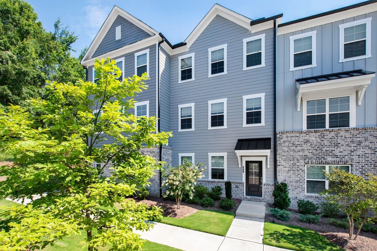 Primary Photo - 4 Bedroom/3.5 bath luxurious townhome in S...
