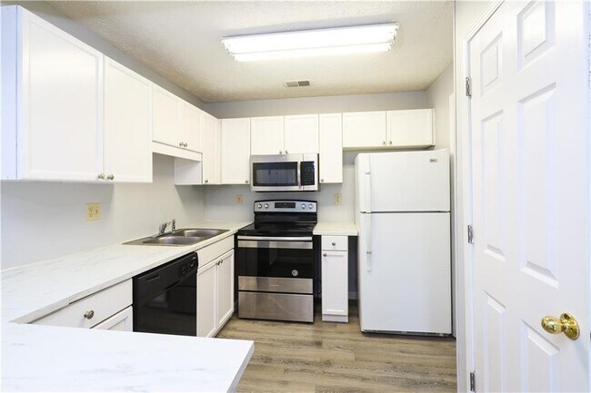 Building Photo - 225 Bentley Pl