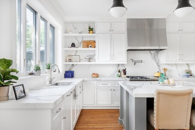 Building Photo - 1038 Forest Ave