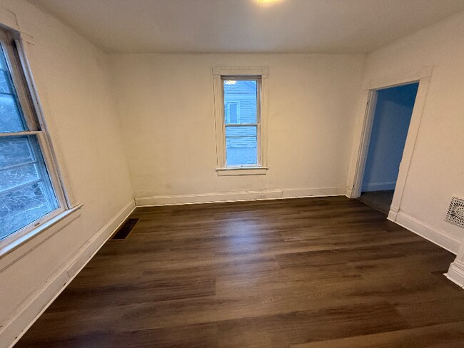 Building Photo - 109 College Ave