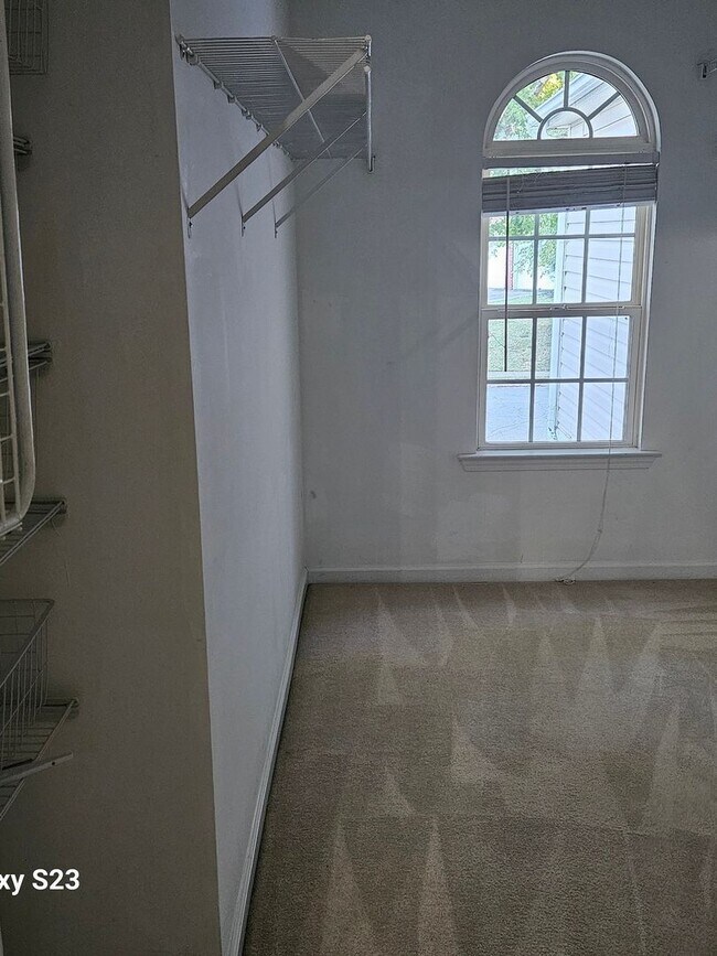 Foto del edificio - 4 Bedroom Single Family Home in Greenville