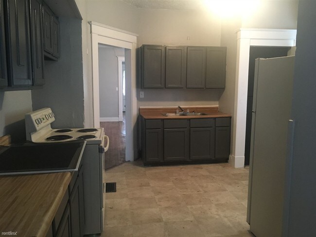 Building Photo - 2 br, 1 bath House - 638 W 29th St
