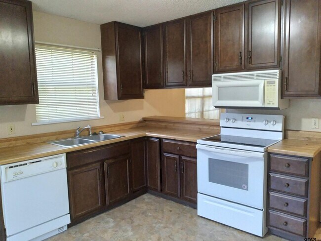Building Photo - 1101 Larkspur Ln