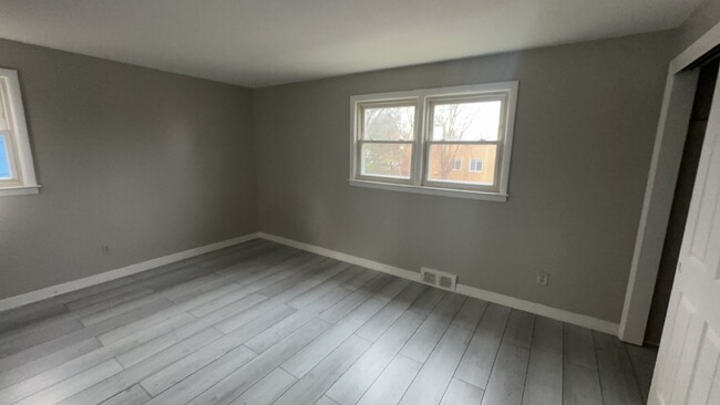 Foto del edificio - Charming 2-Bedroom Townhome in Rochester, ...