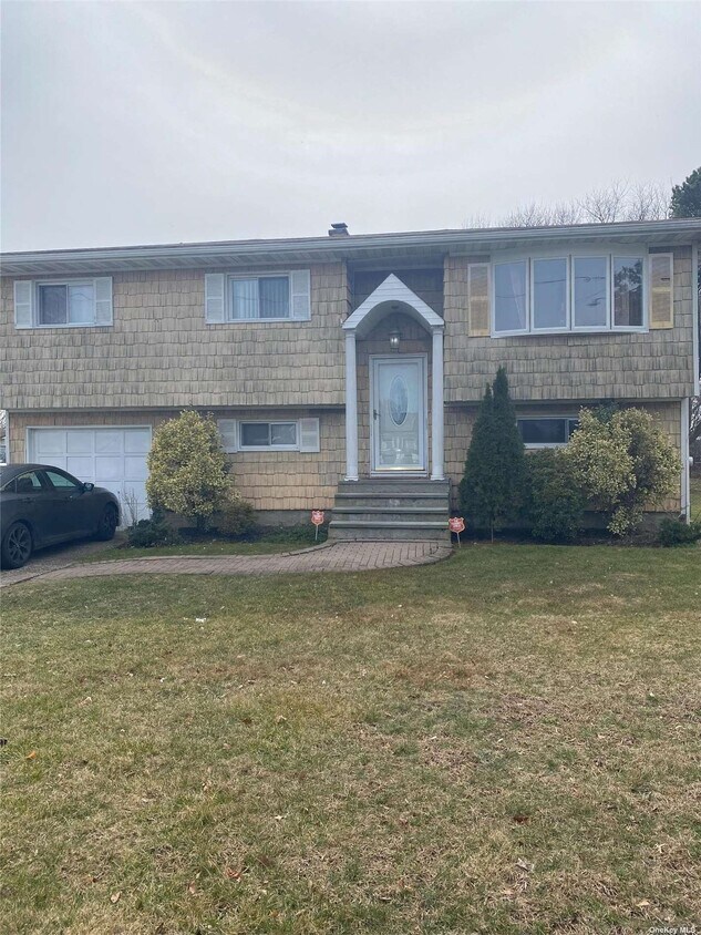 12 Oklahoma Ave, Bay Shore, NY 11706 House Rental in Bay Shore, NY