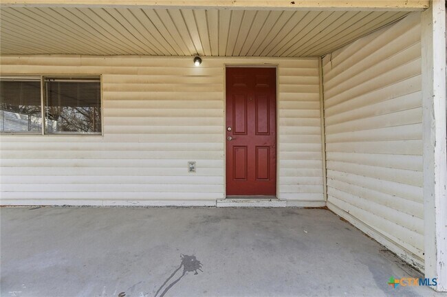 Foto del edificio - 204 Salinas Rd