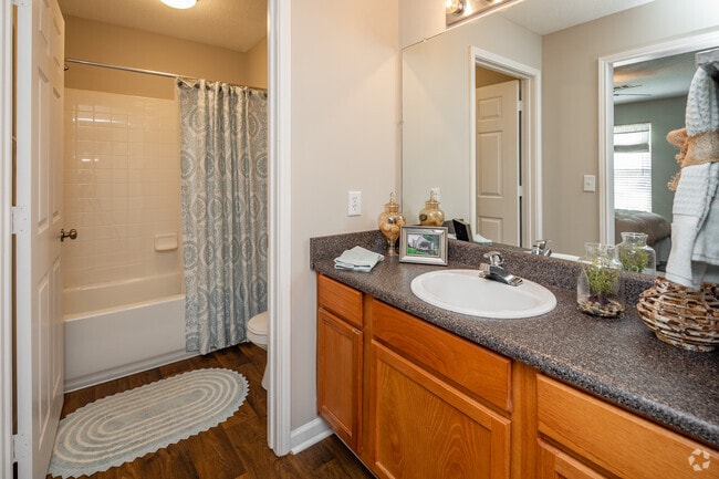 2BR, 2BA - Martinique - 1,035SF - Bathroom - St. Andrews Apartments