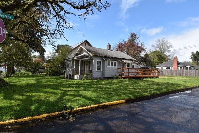 Building Photo - Cozy 2-Bedroom Home Near West Albany High School!