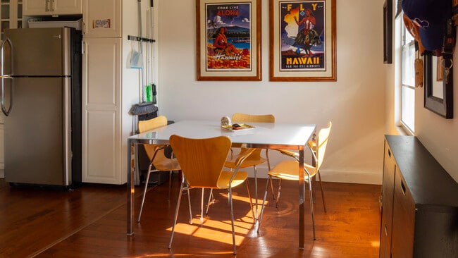 Building Photo - 4016 Lincoln A