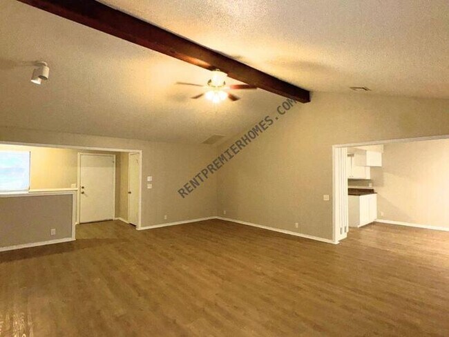 Foto del edificio - 200 Lochwood Cir