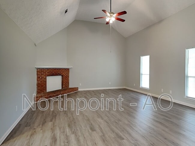 Building Photo - 1409 Hwy 81