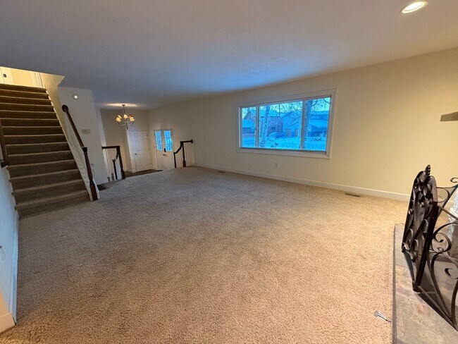 Foto del edificio - Large (5) bedroom home in a well established Anchorage neighborhood!