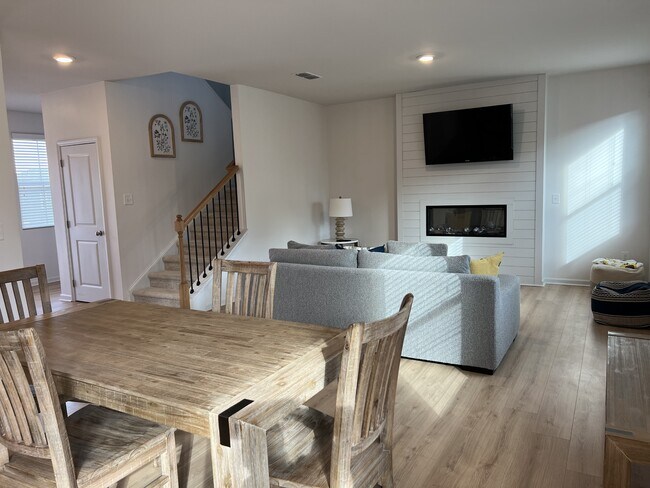 Foto del edificio - 218 Lookout Dr