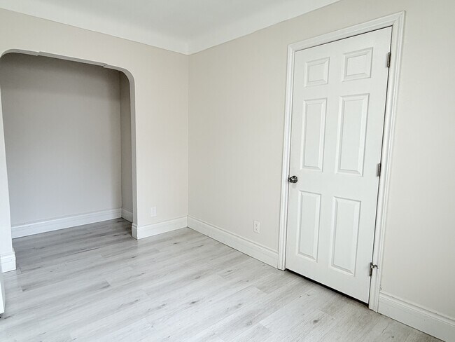 Building Photo - 1073 Albert Rd