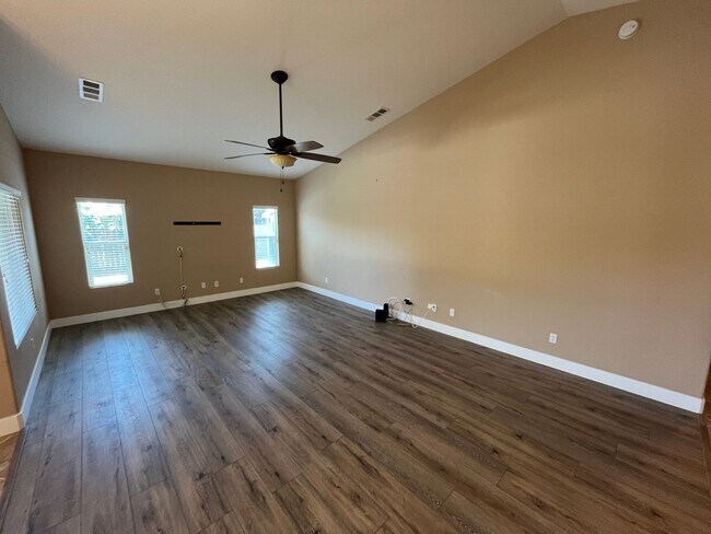 Foto del edificio - Gorgeous Home Available Soon!