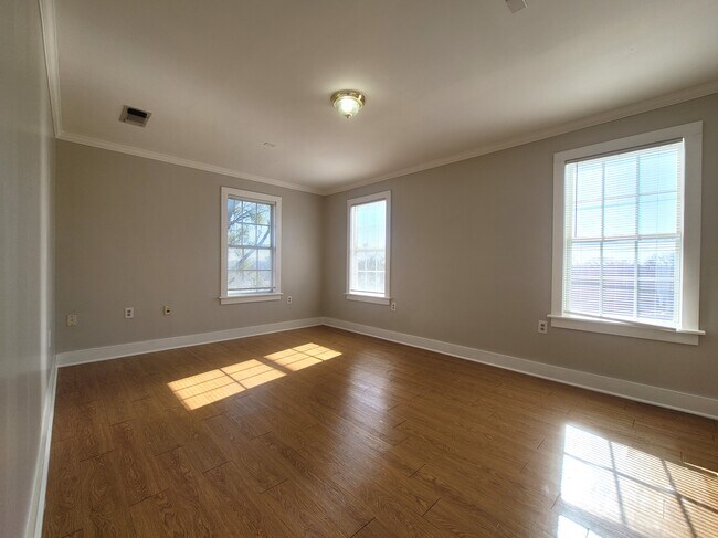 Foto del edificio - 2208 Coggin Ave