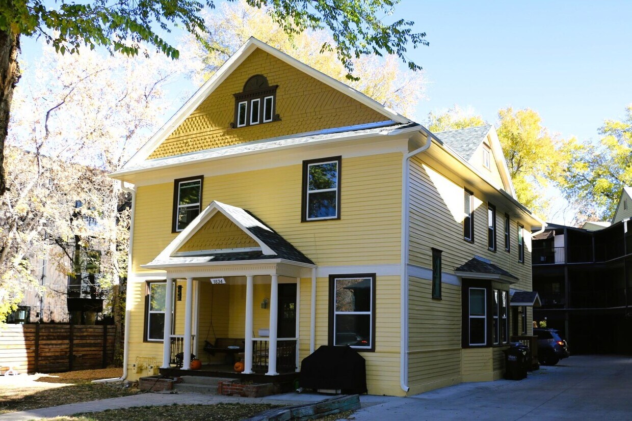 Foto principal - Spacious 4 bedroom Historic House - Available for Fall 2026-2027!