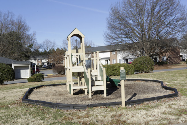 Building Photo - Redwood Village