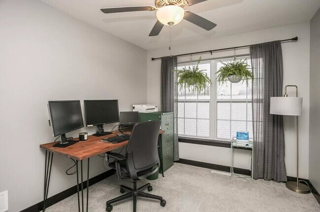 Foto del edificio - 1023 6th St SE